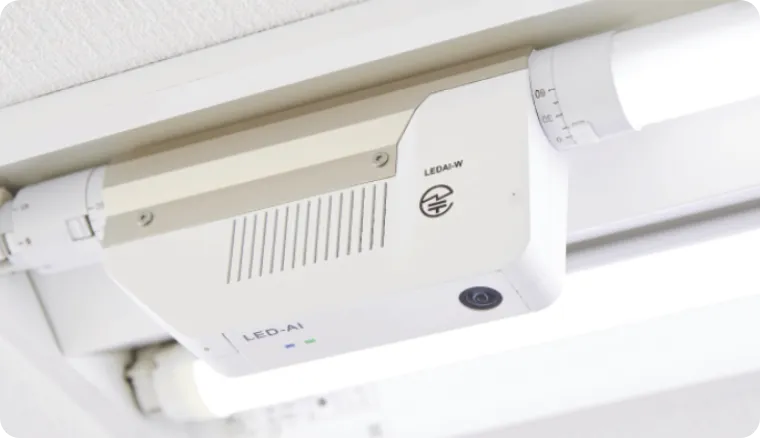 リアルタイム防犯カメラ搭載LED照明