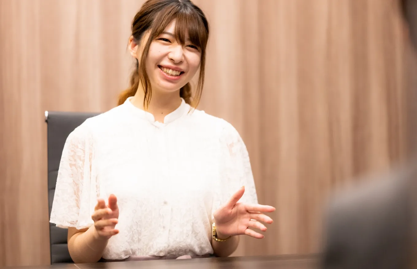 セールス＆マーケティング事業部 田中さんインタビューの様子(1)