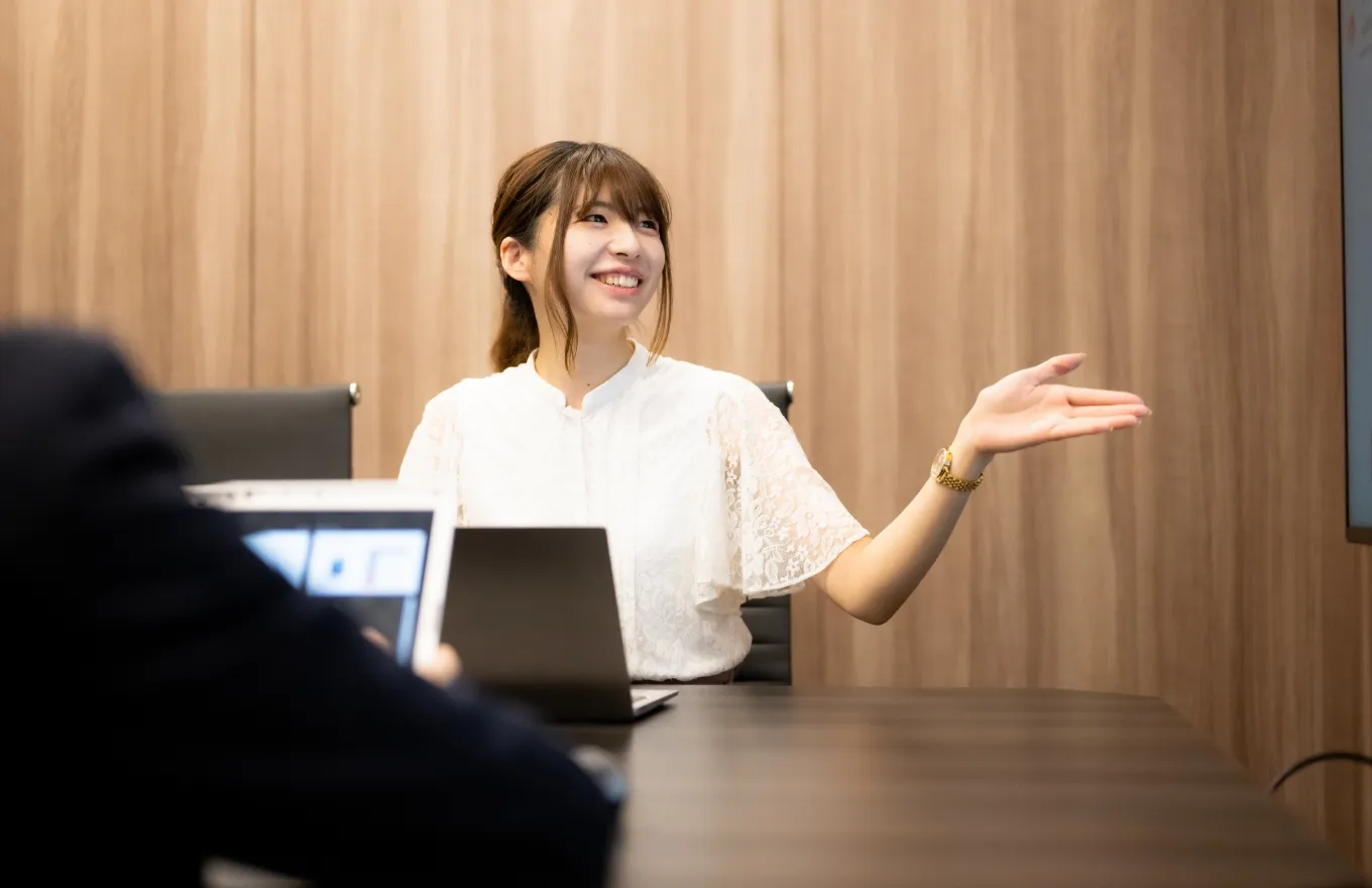 セールス＆マーケティング事業部 田中さんインタビューの様子(2)