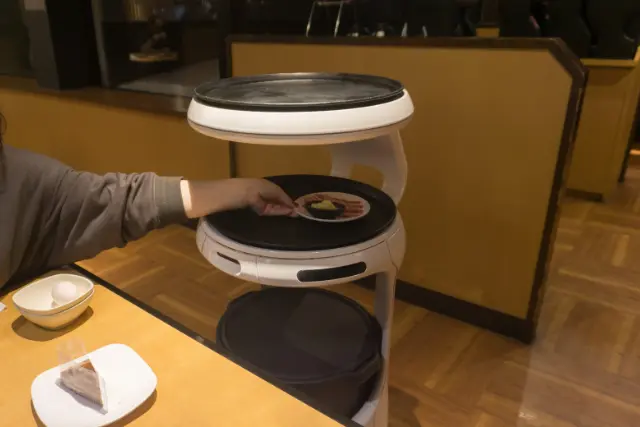 配膳ロボットとは
