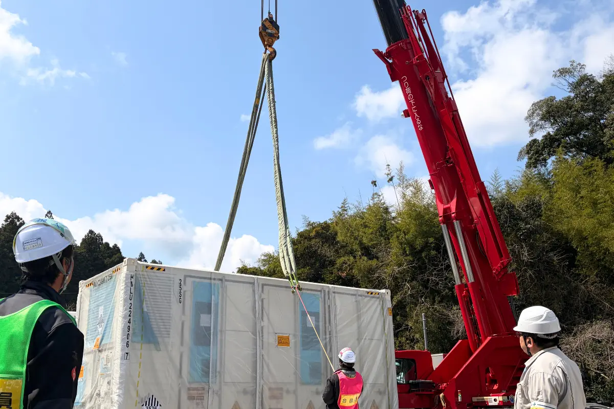 蓄電池の搬入と据付イメージ③